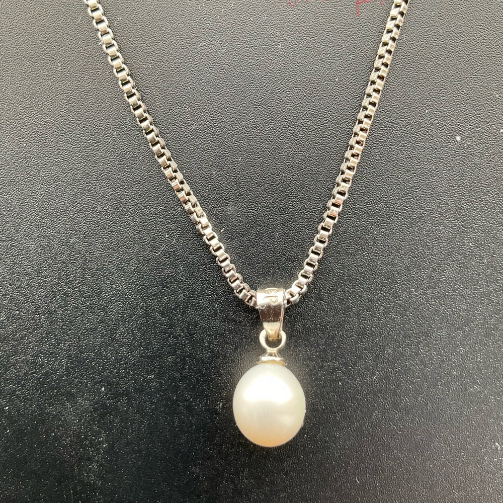 Freshwater Pearl Pendant Necklace